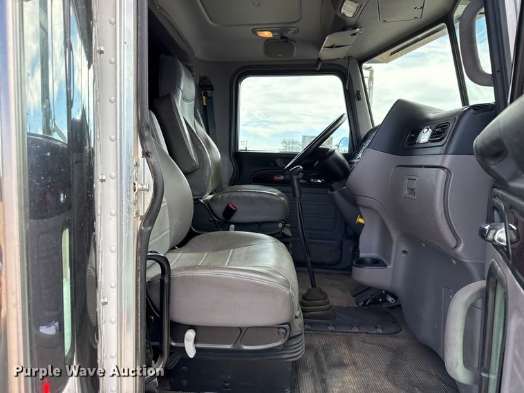 image for item DH1935 2016 Peterbilt 365 crane truck