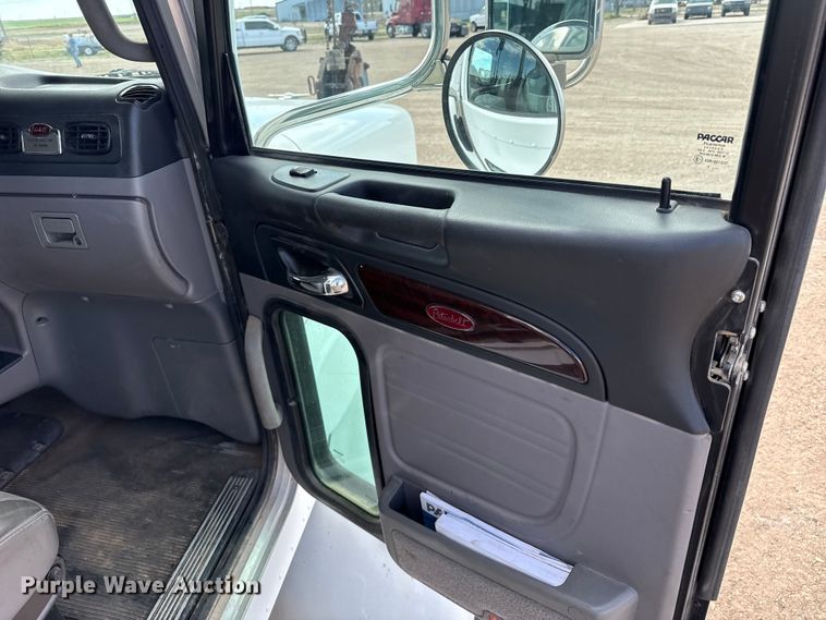 image for item DH1935 2016 Peterbilt 365 crane truck