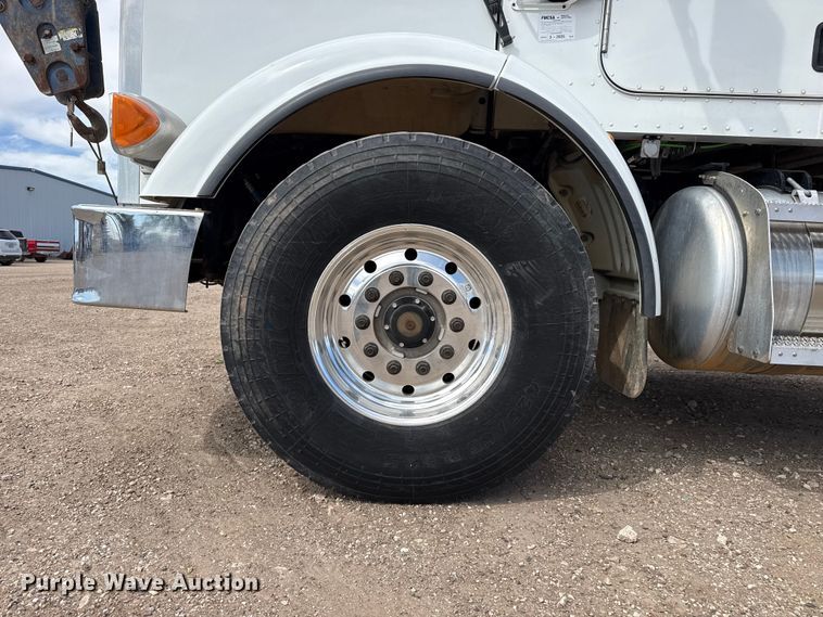 image for item DH1935 2016 Peterbilt 365 crane truck