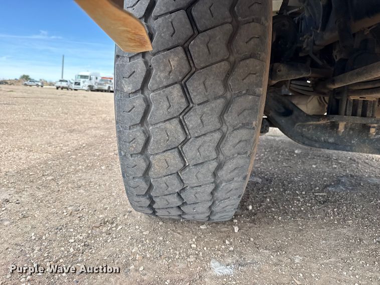 image for item DH1935 2016 Peterbilt 365 crane truck