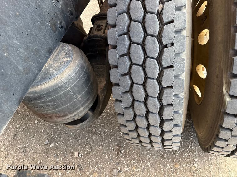 image for item DH1935 2016 Peterbilt 365 crane truck