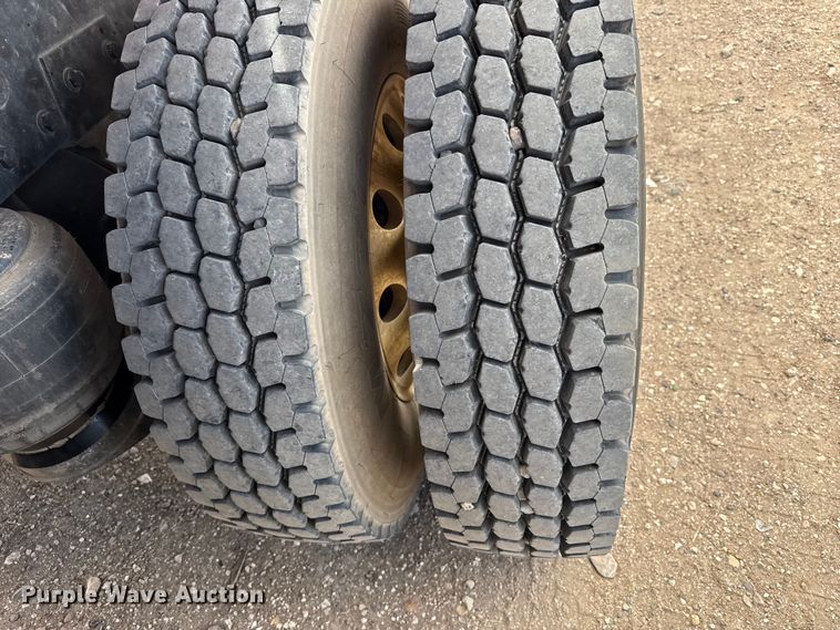 image for item DH1935 2016 Peterbilt 365 crane truck