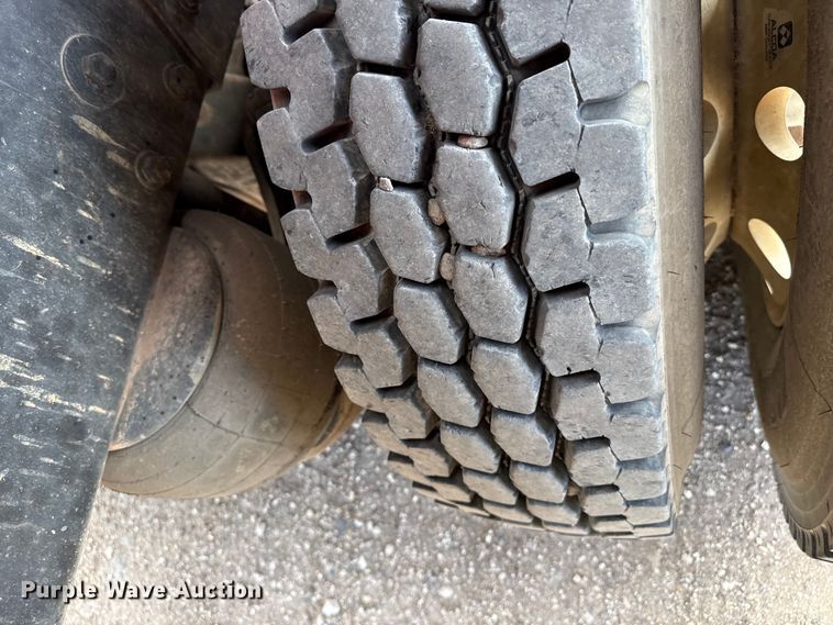 image for item DH1935 2016 Peterbilt 365 crane truck