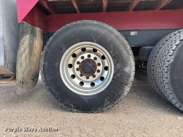 image for item DH1935 2016 Peterbilt 365 crane truck