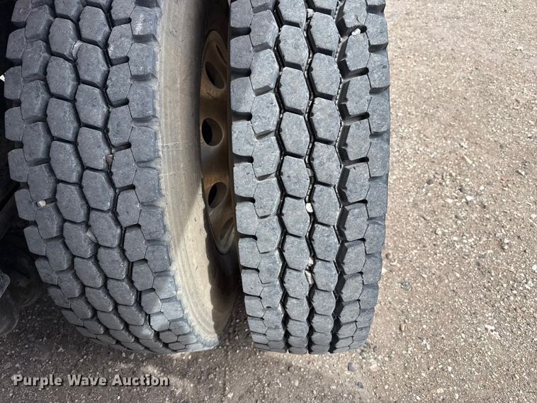 image for item DH1935 2016 Peterbilt 365 crane truck