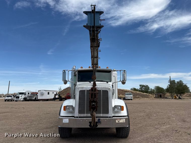 image for item DH1936 2015 Peterbilt 365 crane truck