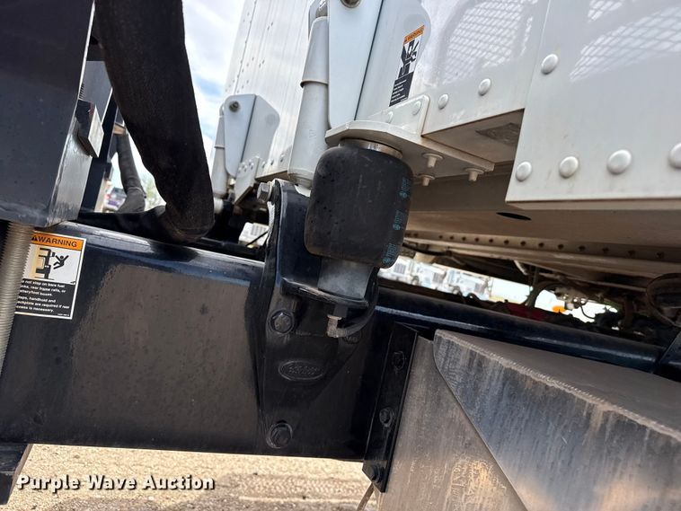 image for item DH1936 2015 Peterbilt 365 crane truck