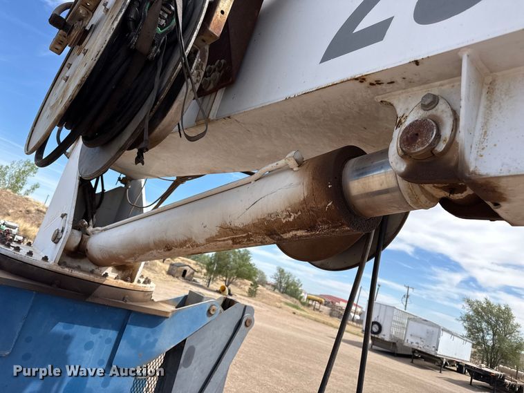 image for item DH1936 2015 Peterbilt 365 crane truck