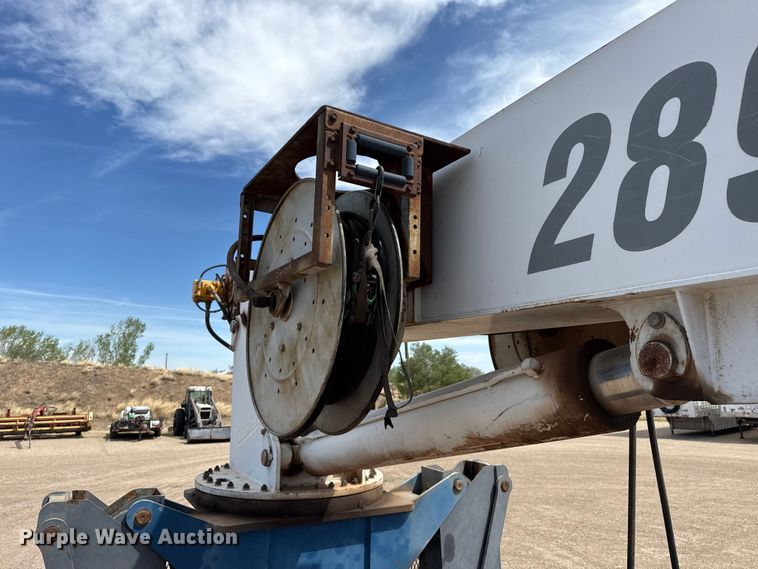 image for item DH1936 2015 Peterbilt 365 crane truck