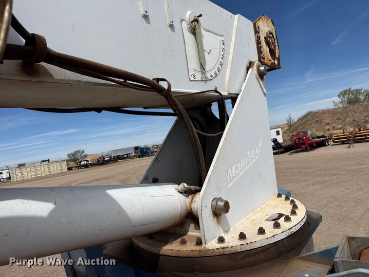 image for item DH1936 2015 Peterbilt 365 crane truck