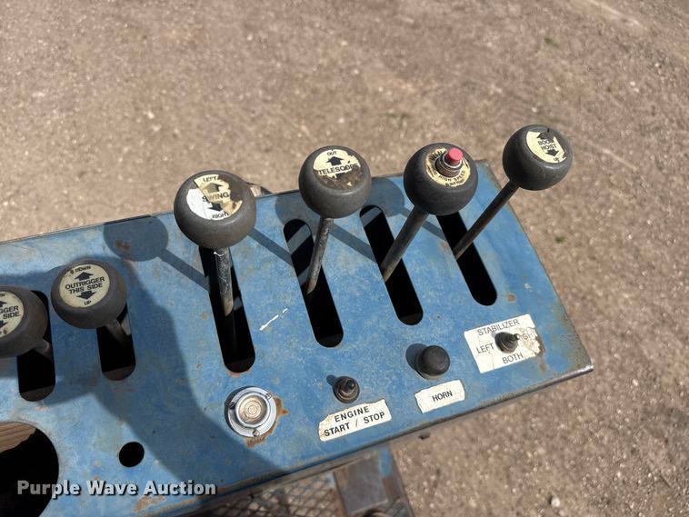 image for item DH1936 2015 Peterbilt 365 crane truck