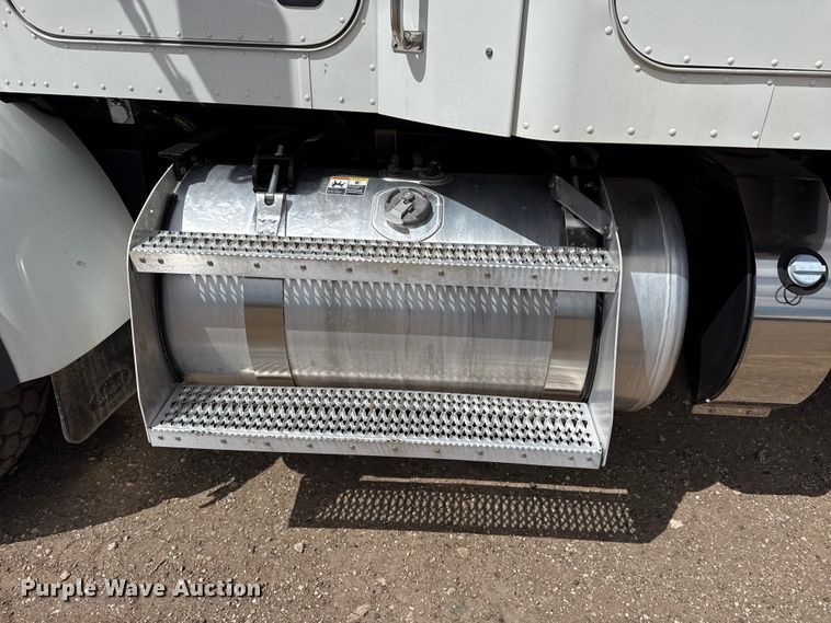 image for item DH1936 2015 Peterbilt 365 crane truck