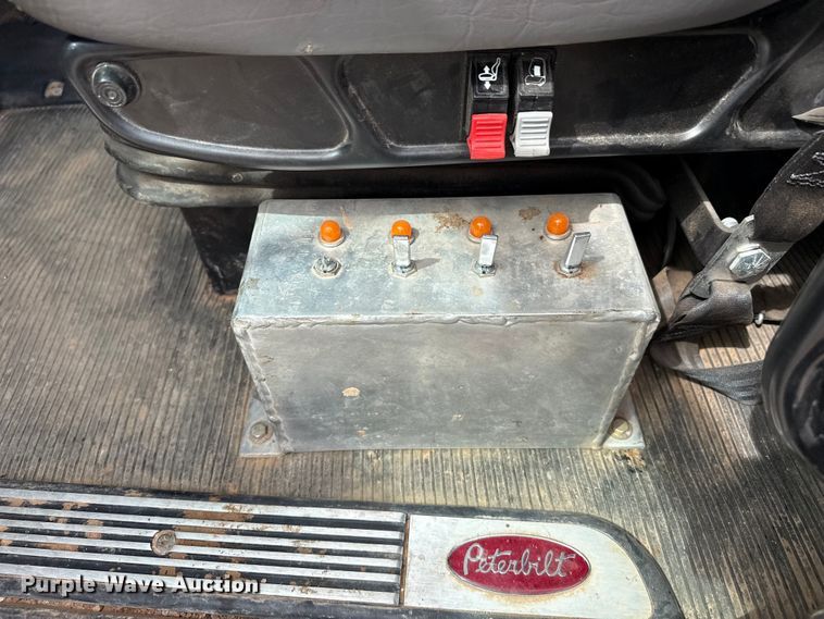 image for item DH1936 2015 Peterbilt 365 crane truck