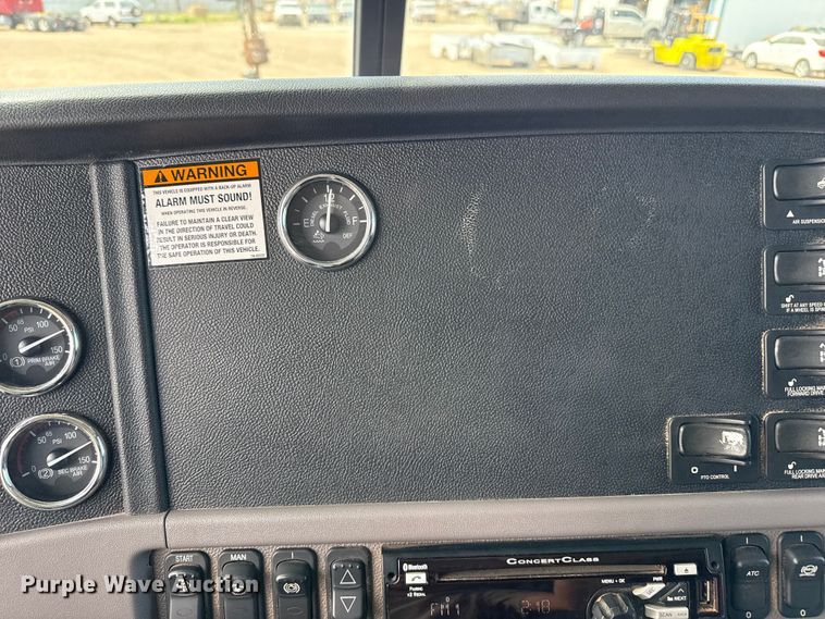 image for item DH1936 2015 Peterbilt 365 crane truck