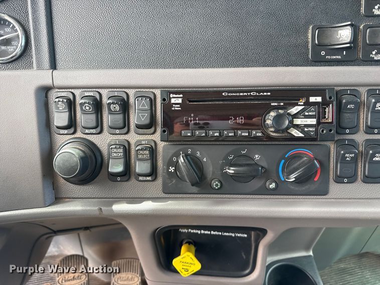 image for item DH1936 2015 Peterbilt 365 crane truck