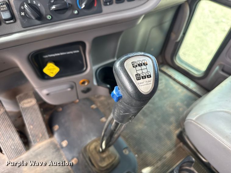 image for item DH1936 2015 Peterbilt 365 crane truck