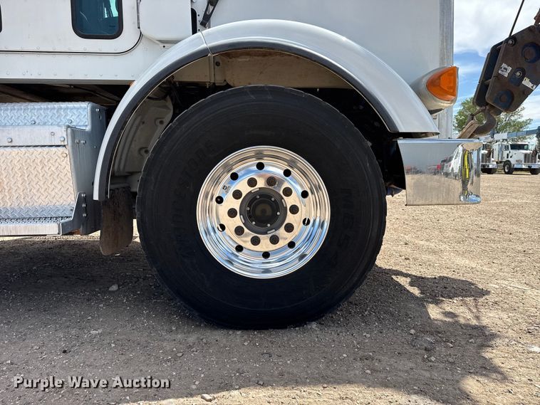 image for item DH1936 2015 Peterbilt 365 crane truck