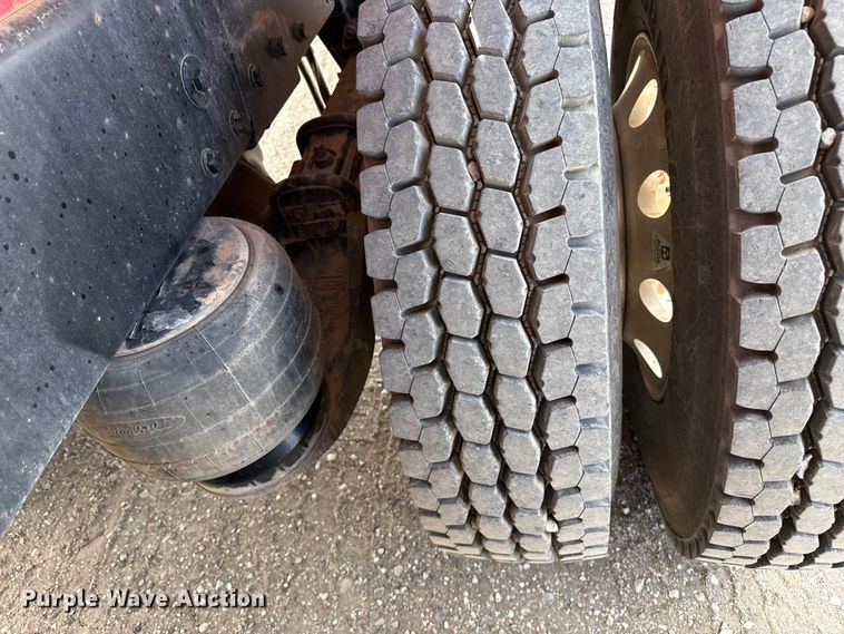 image for item DH1936 2015 Peterbilt 365 crane truck