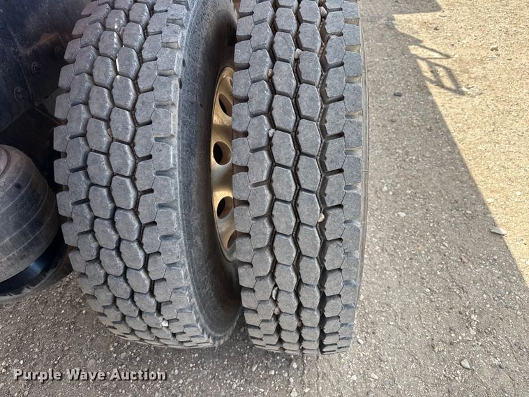 image for item DH1936 2015 Peterbilt 365 crane truck