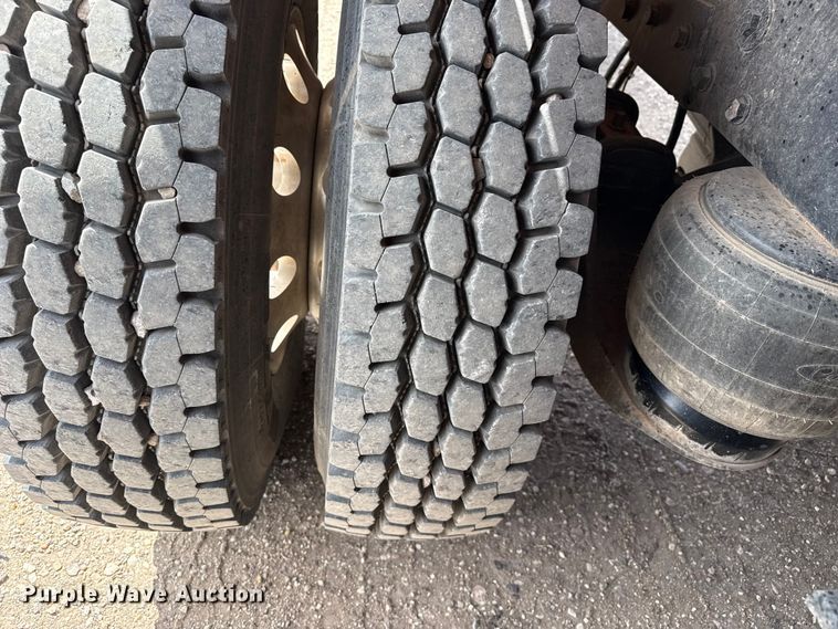 image for item DH1936 2015 Peterbilt 365 crane truck