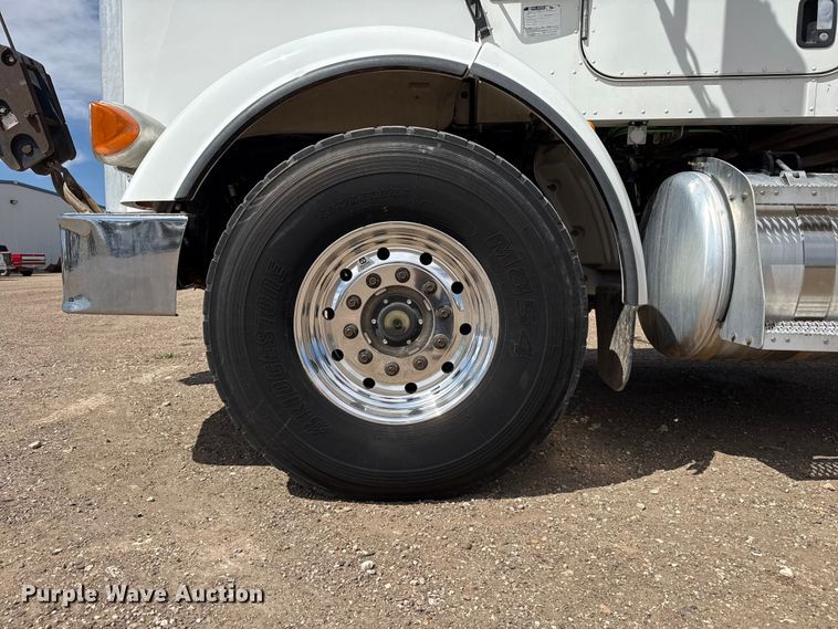 image for item DH1936 2015 Peterbilt 365 crane truck