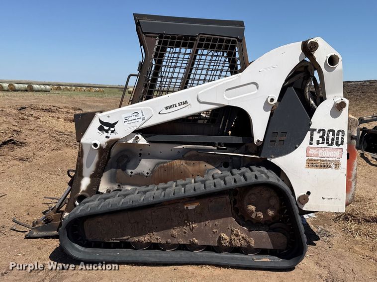 image for item DH1974 2006 Bobcat T300 skid steer loader