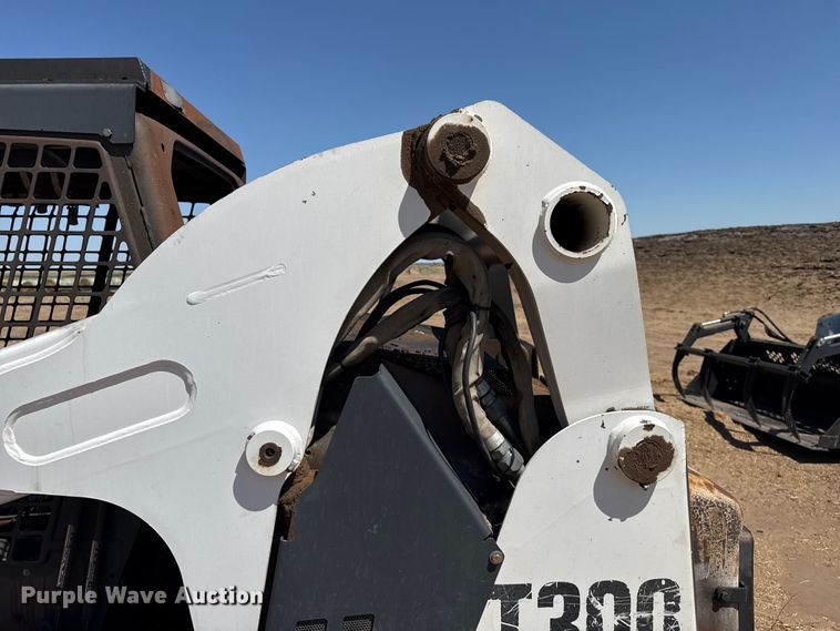 image for item DH1974 2006 Bobcat T300 skid steer loader