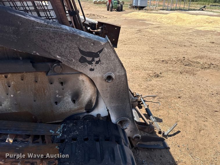 image for item DH1974 2006 Bobcat T300 skid steer loader