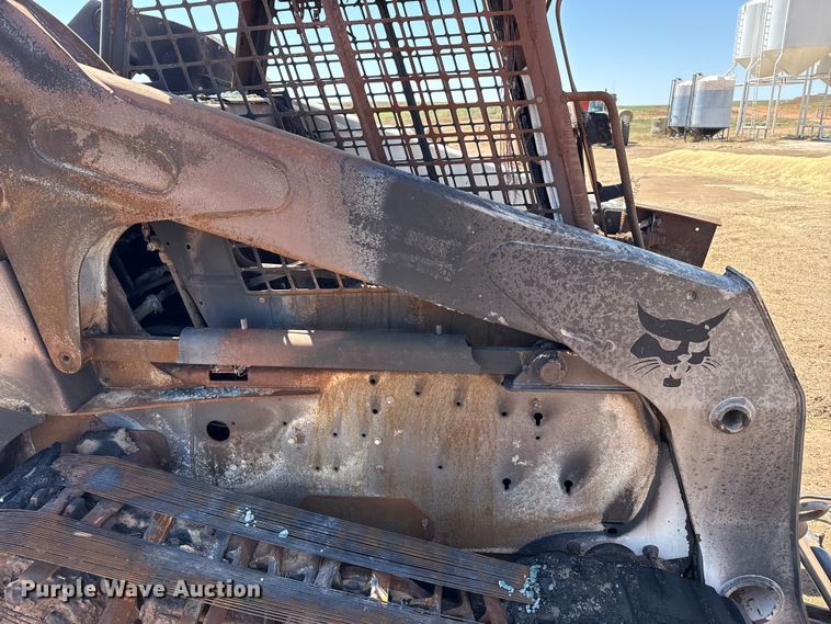 image for item DH1974 2006 Bobcat T300 skid steer loader