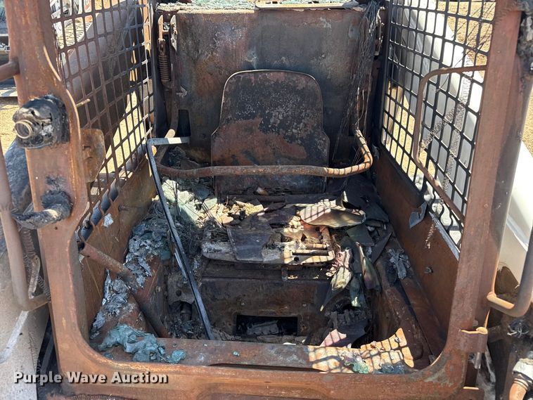 image for item DH1974 2006 Bobcat T300 skid steer loader