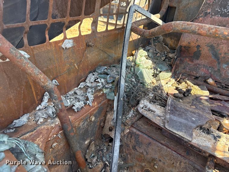 image for item DH1974 2006 Bobcat T300 skid steer loader