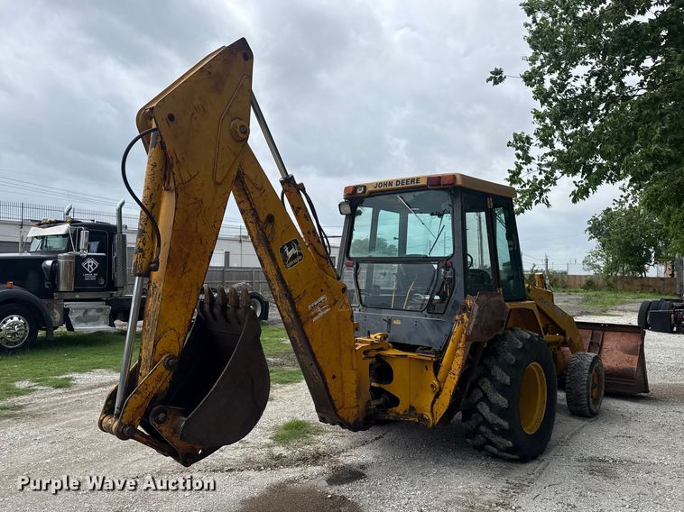 image for item DO8500 1990 John Deere 410C backhoe