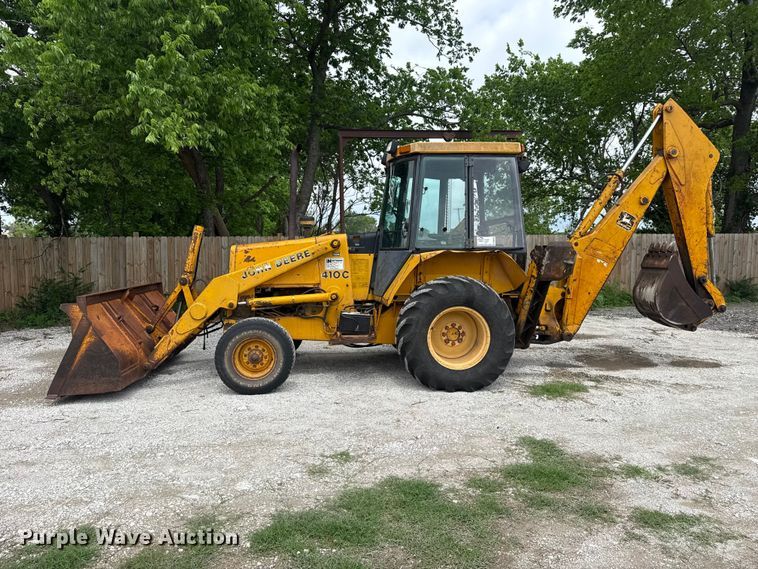 image for item DO8500 1990 John Deere 410C backhoe