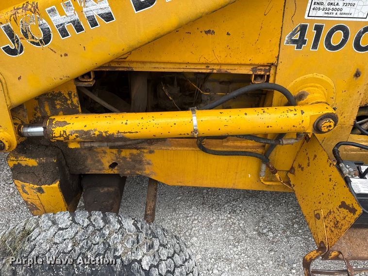 image for item DO8500 1990 John Deere 410C backhoe
