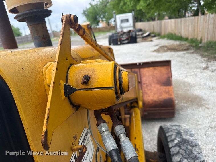 image for item DO8500 1990 John Deere 410C backhoe