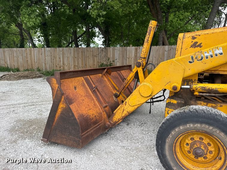 image for item DO8500 1990 John Deere 410C backhoe