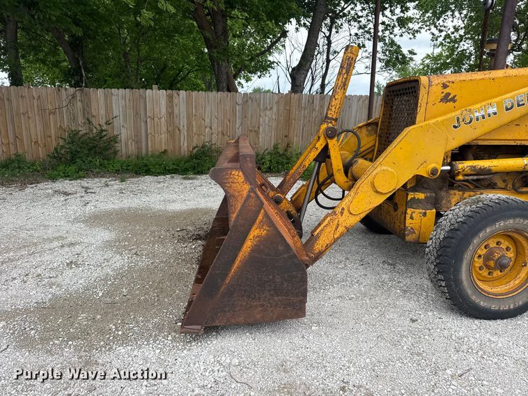 image for item DO8500 1990 John Deere 410C backhoe