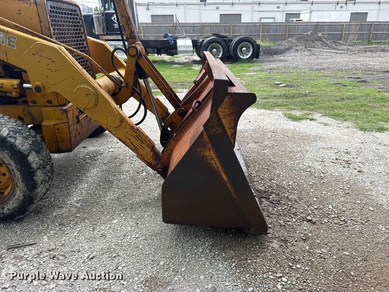 image for item DO8500 1990 John Deere 410C backhoe