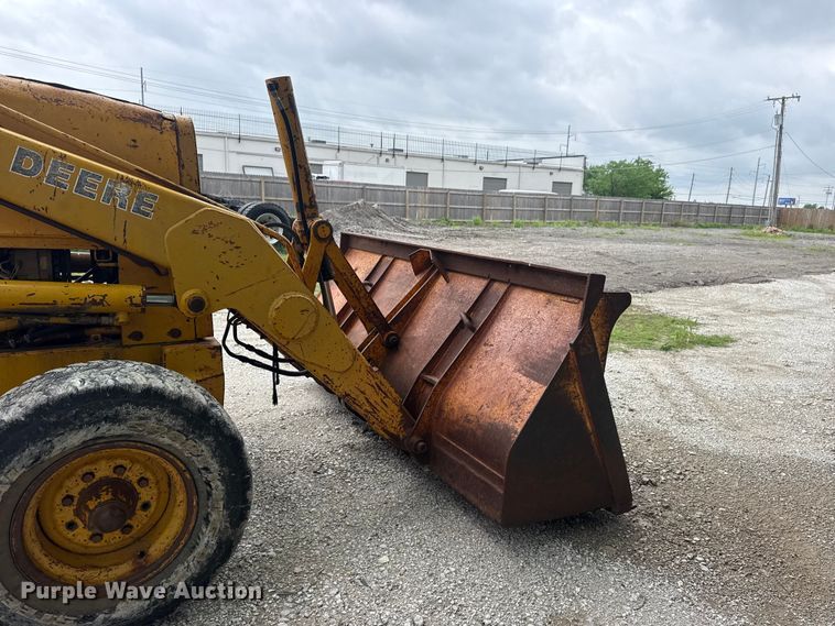 image for item DO8500 1990 John Deere 410C backhoe