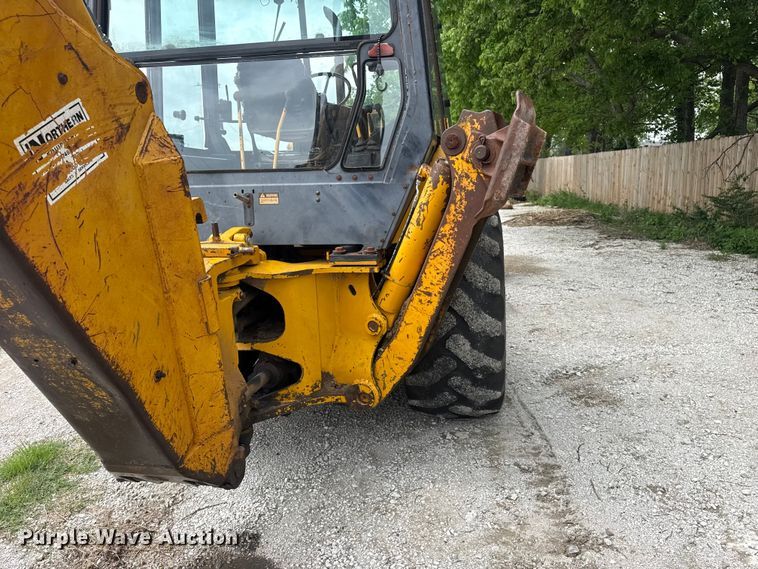 image for item DO8500 1990 John Deere 410C backhoe