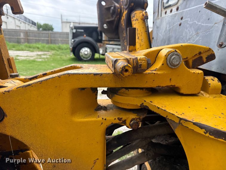 image for item DO8500 1990 John Deere 410C backhoe