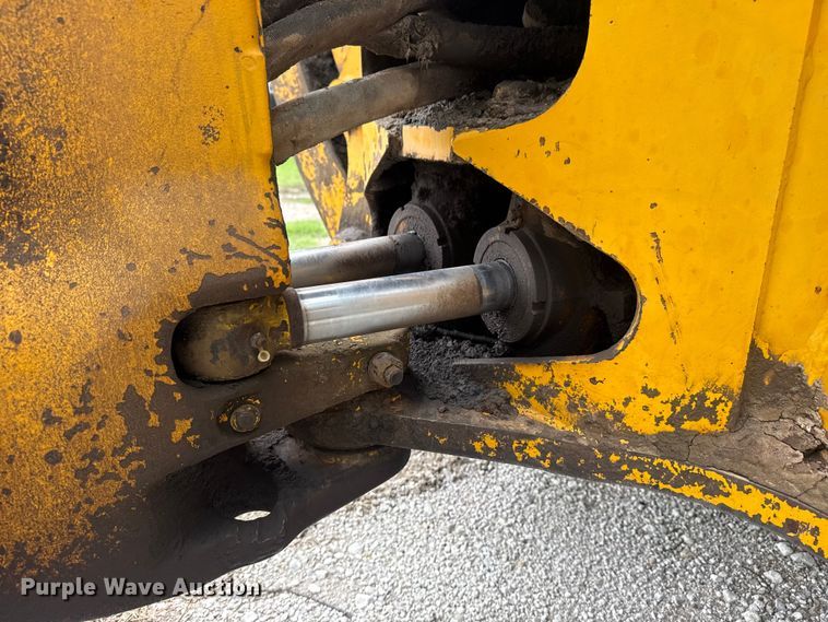 image for item DO8500 1990 John Deere 410C backhoe