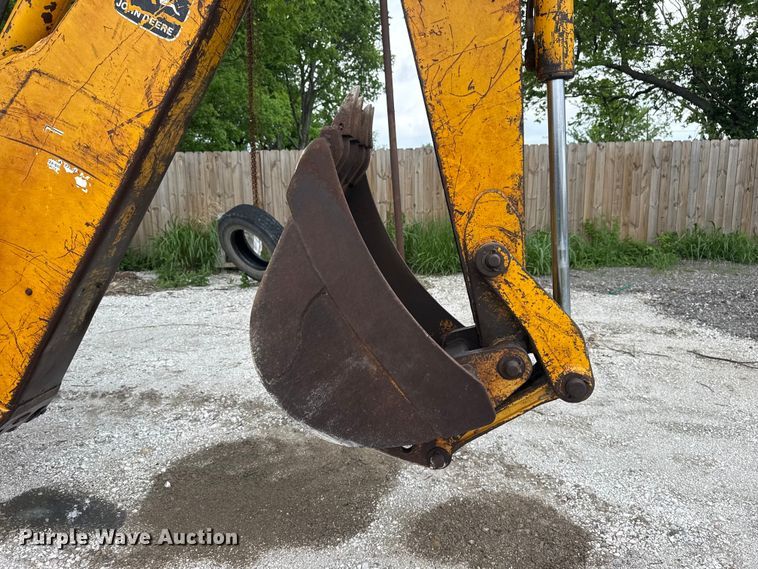 image for item DO8500 1990 John Deere 410C backhoe