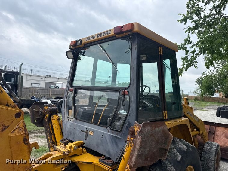 image for item DO8500 1990 John Deere 410C backhoe