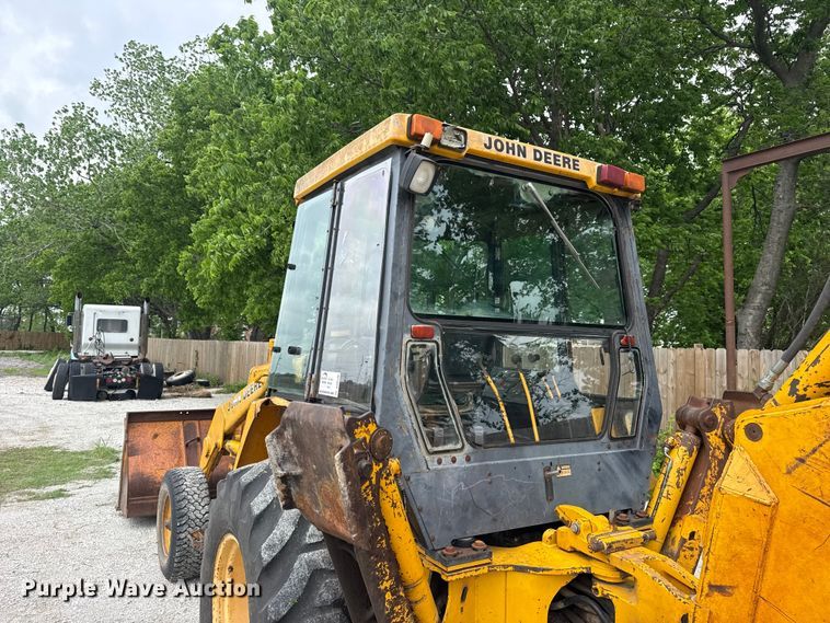 image for item DO8500 1990 John Deere 410C backhoe