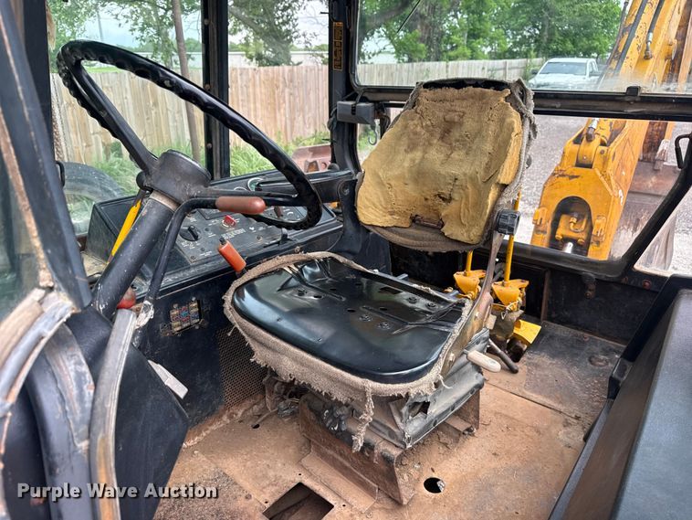 image for item DO8500 1990 John Deere 410C backhoe