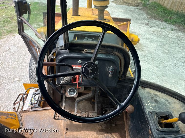image for item DO8500 1990 John Deere 410C backhoe