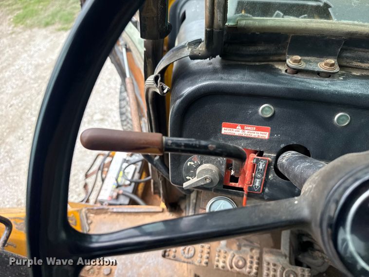 image for item DO8500 1990 John Deere 410C backhoe