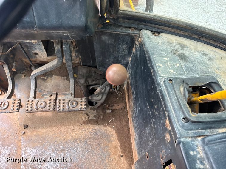 image for item DO8500 1990 John Deere 410C backhoe