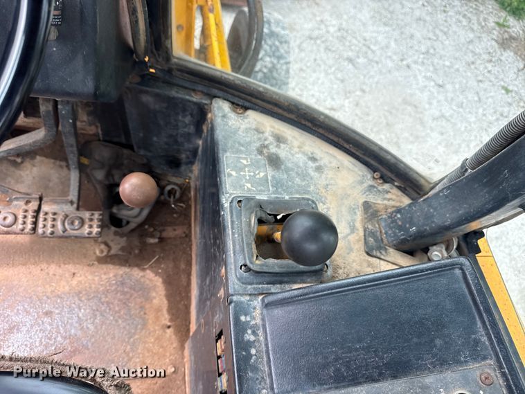 image for item DO8500 1990 John Deere 410C backhoe